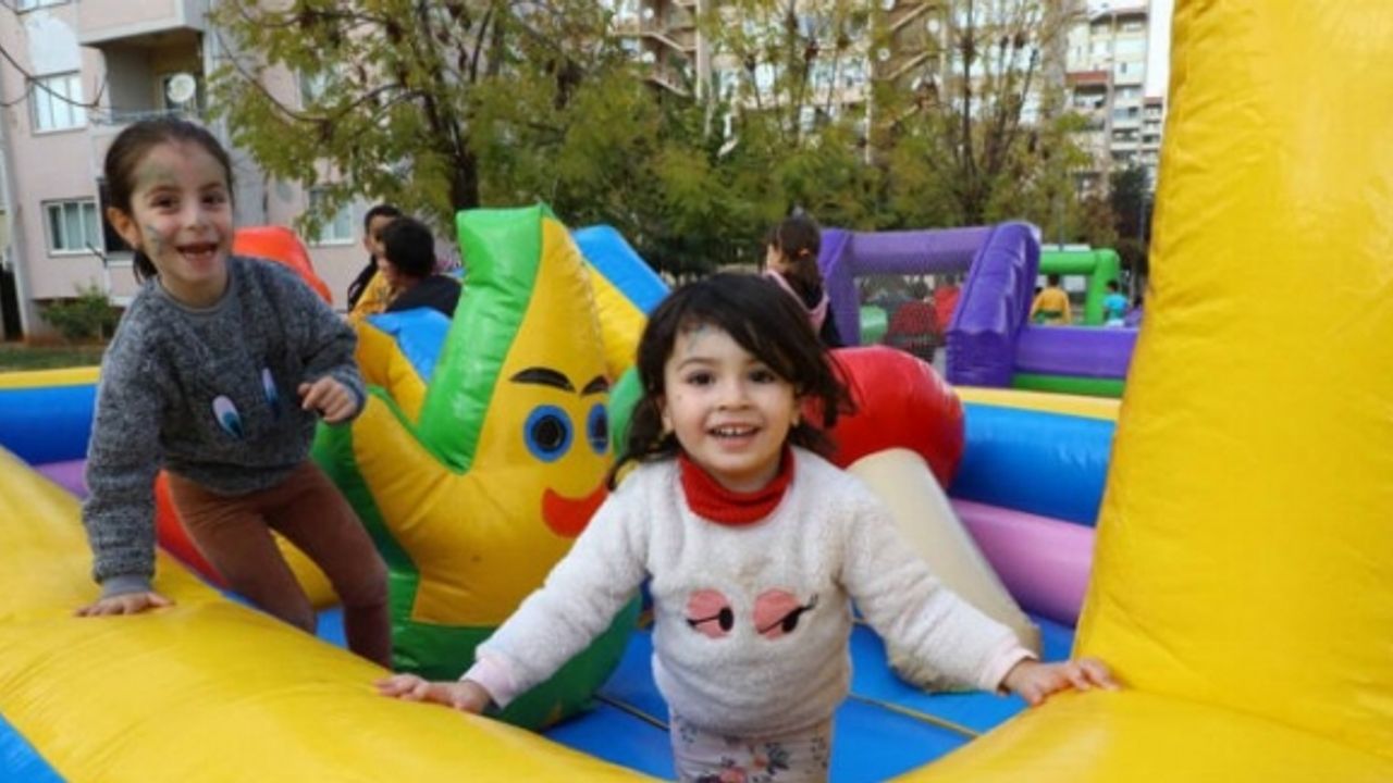 Antalya Döşemealtı'nda çocuklar şenlikte eğlendi