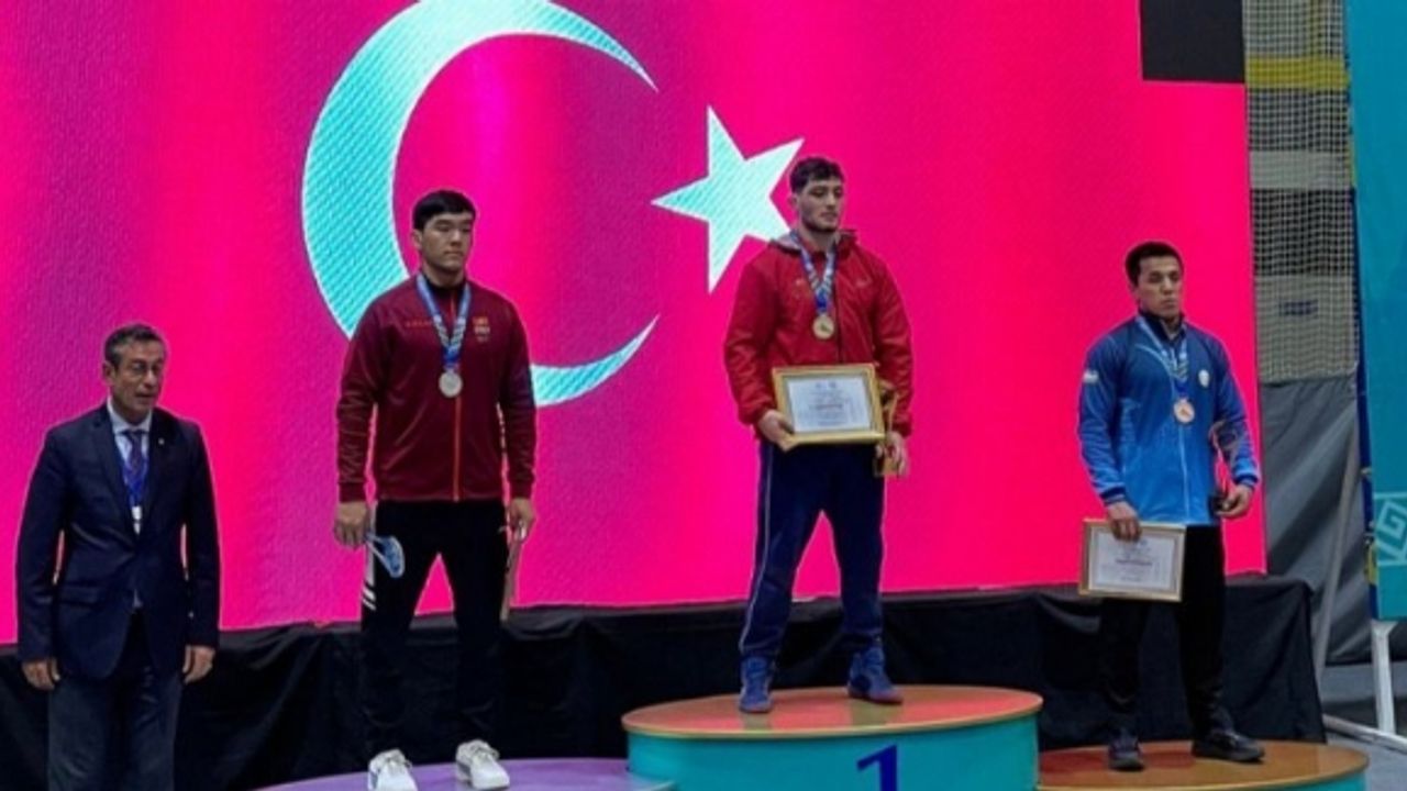 Sakaryalı sporcudan Kazakistan’da Milli gurur