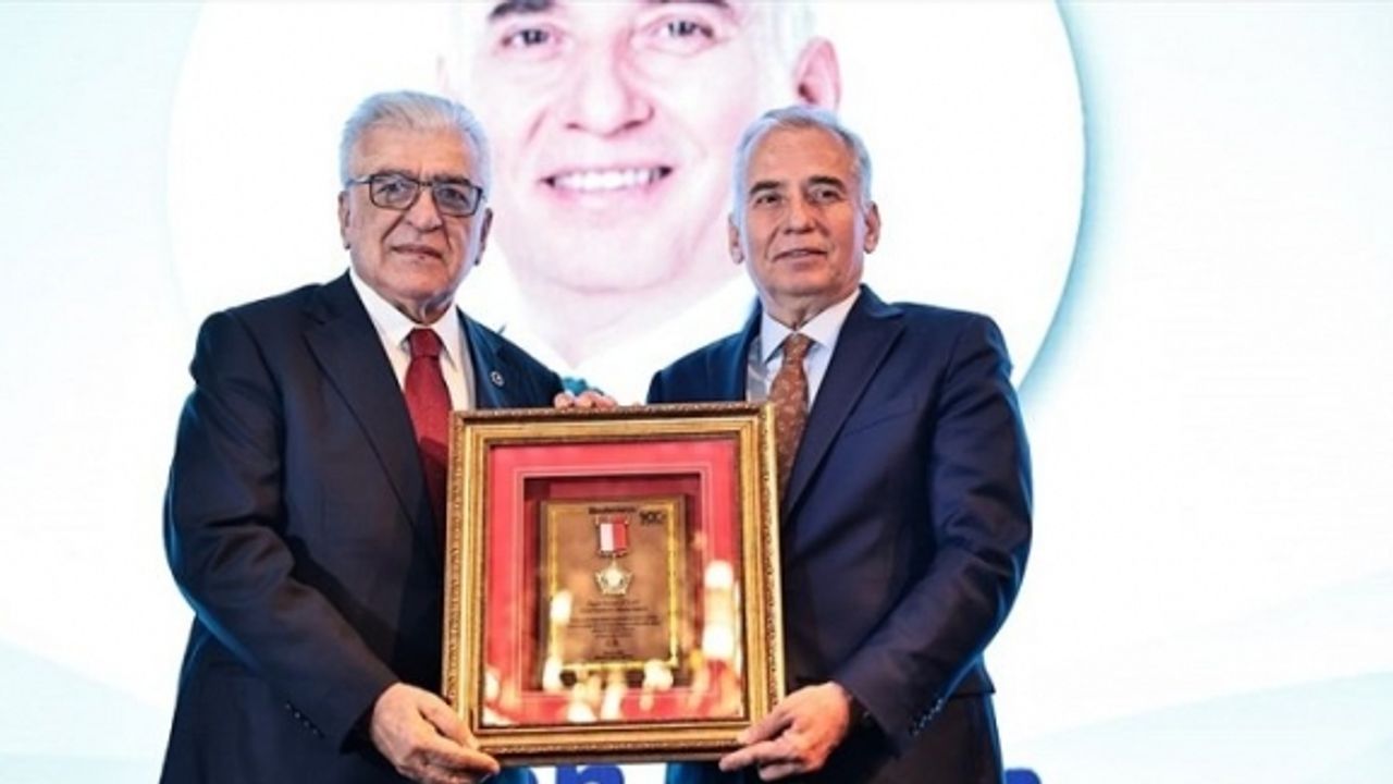 Osman Zolan'a Avrasya Hizmet Ödülü
