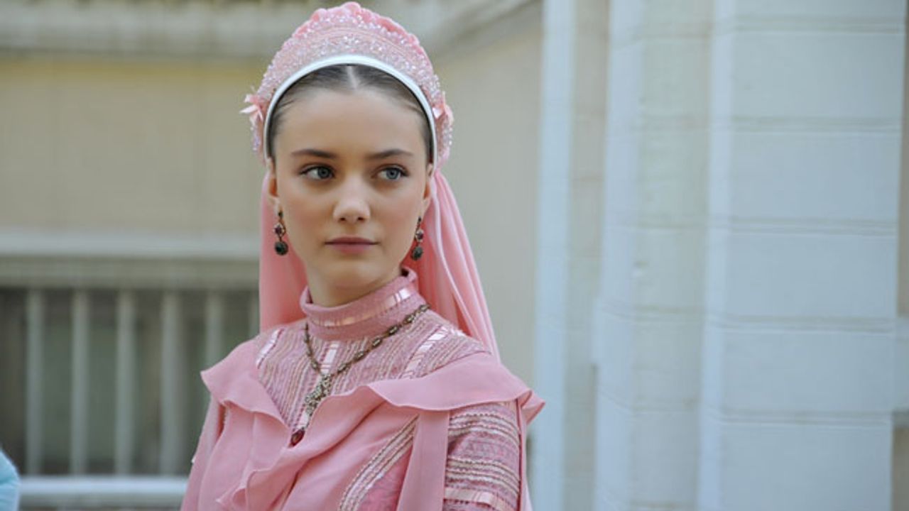 Esila Umut, “Mehmed Fetihler Sultanı” Dizisine Duygusal Bir Veda Etti