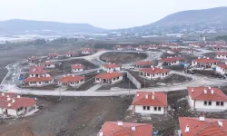 Deprem bölgesinde köy evleri teslim ediliyor