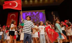 İzmir'de çocuk şarkıları yükseldi