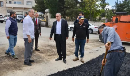 Mardin'de Başkan Şahin'den asfalt çalışmalarına yakın mercek