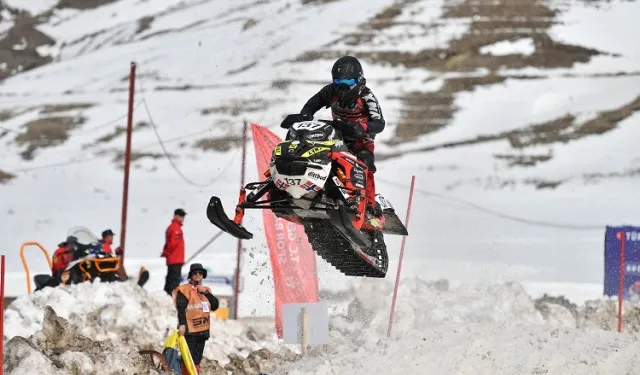 Dünya Snowcross Şampiyonası Erciyes'te start aldı