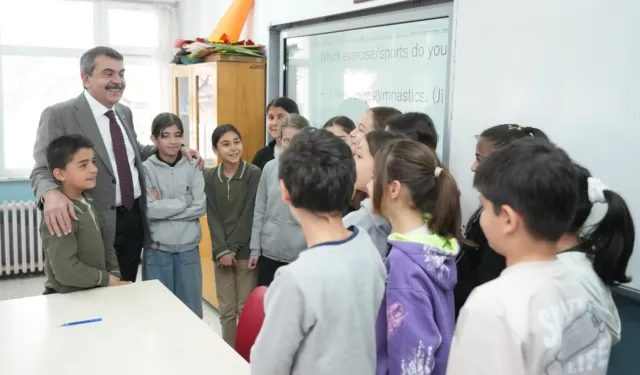 Bakan Tekin'den Çorum güzergahında 'çat kapı' ziyaretler