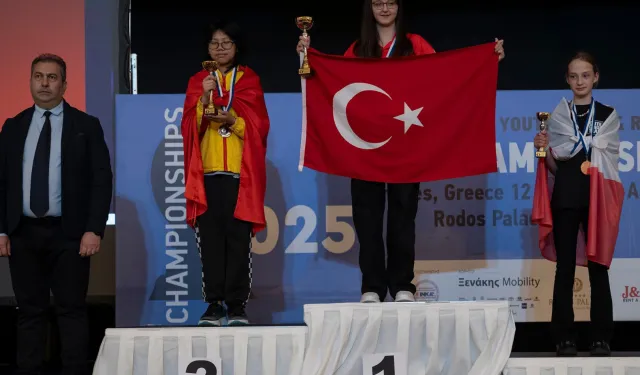 Bursalı 'hızlı şah-matçı' Dünya Şampiyonu