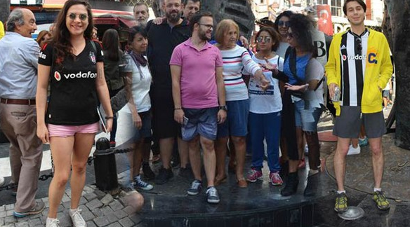 Darp edilen hemşire Ayşegül Terzi için şortlu eylem
